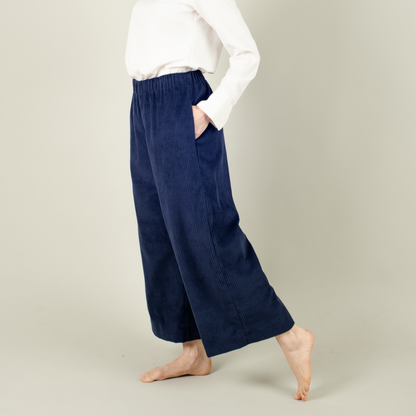 Damenhose Cord Dunkelblau; Urheber: Mini & Eve
