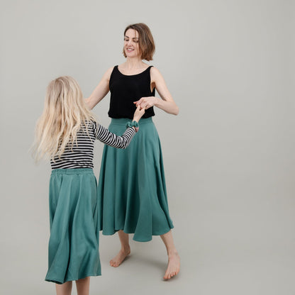 Midi Tellerrock aus Tencel in Aqua Türkis für Damen; Drehrock für Damen; Mutter Tochter Partnerlook; Drehrock für Kinder Mädchen; Urheber: Mini & Eve