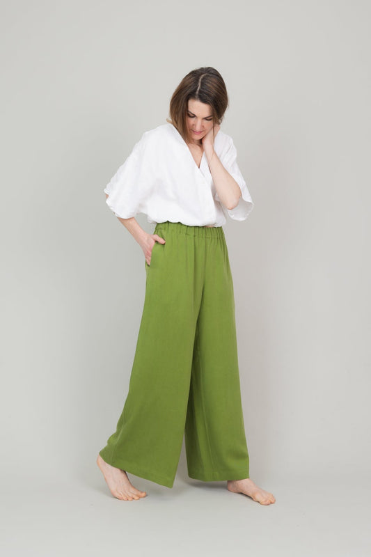 Lange weite Tencelhose mit Taschen für Damen in der Farbe Teegrün Hellgrün; Urheber: Mini & Eve