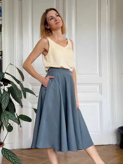 Tellerrock aus Tencel in Taubenblau Graublau mit Taschen; Urheber: Mini & Eve