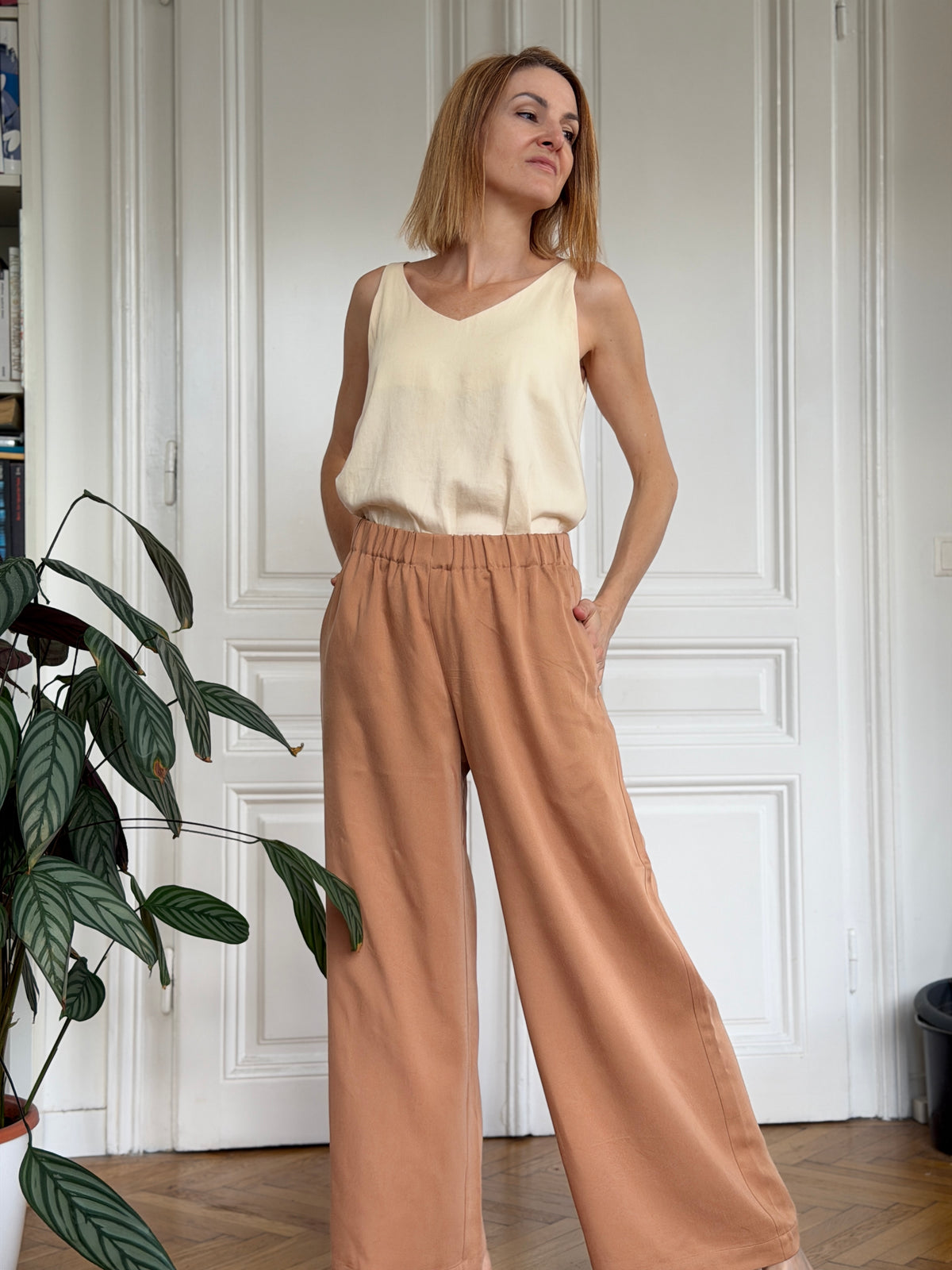 Tencelhose Nougat Braun Beige mit Taschen und Gummibund; Urheber: Mini & Eve