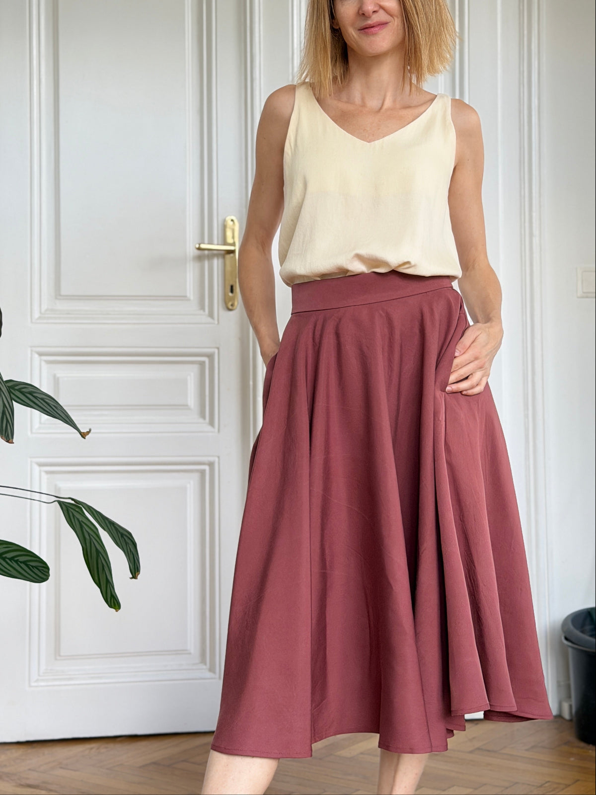 Tellerrock aus Tencel in Rouge Rosa Rot mit Taschen; Urheber: Mini & Eve
