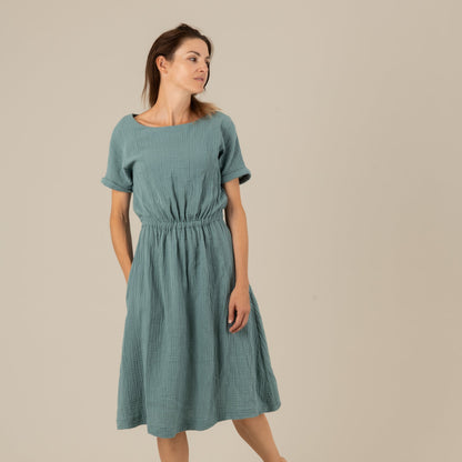 MILA Damenkleid Musselin Petrol Vorderansicht, Urheber: Mini & Eve