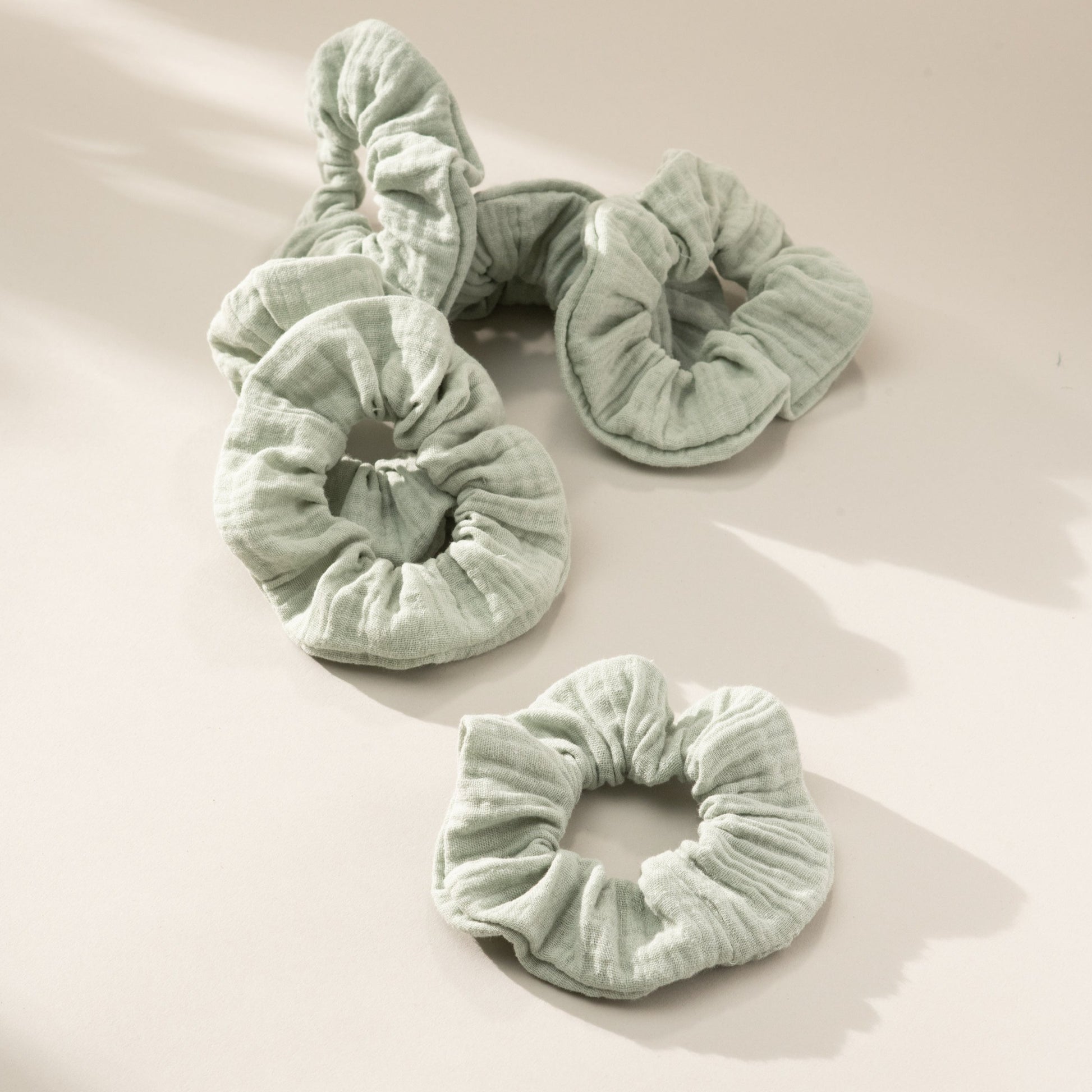 Scrunchie Haargummi Musselin Pale Mint, Urheber: Mini & Eve