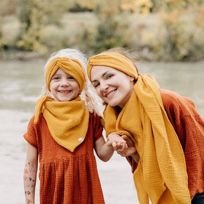 Musselin-Tuch in curry gelb, Mutter und Tochter Partnerlook, Urheber: Mini & Eve